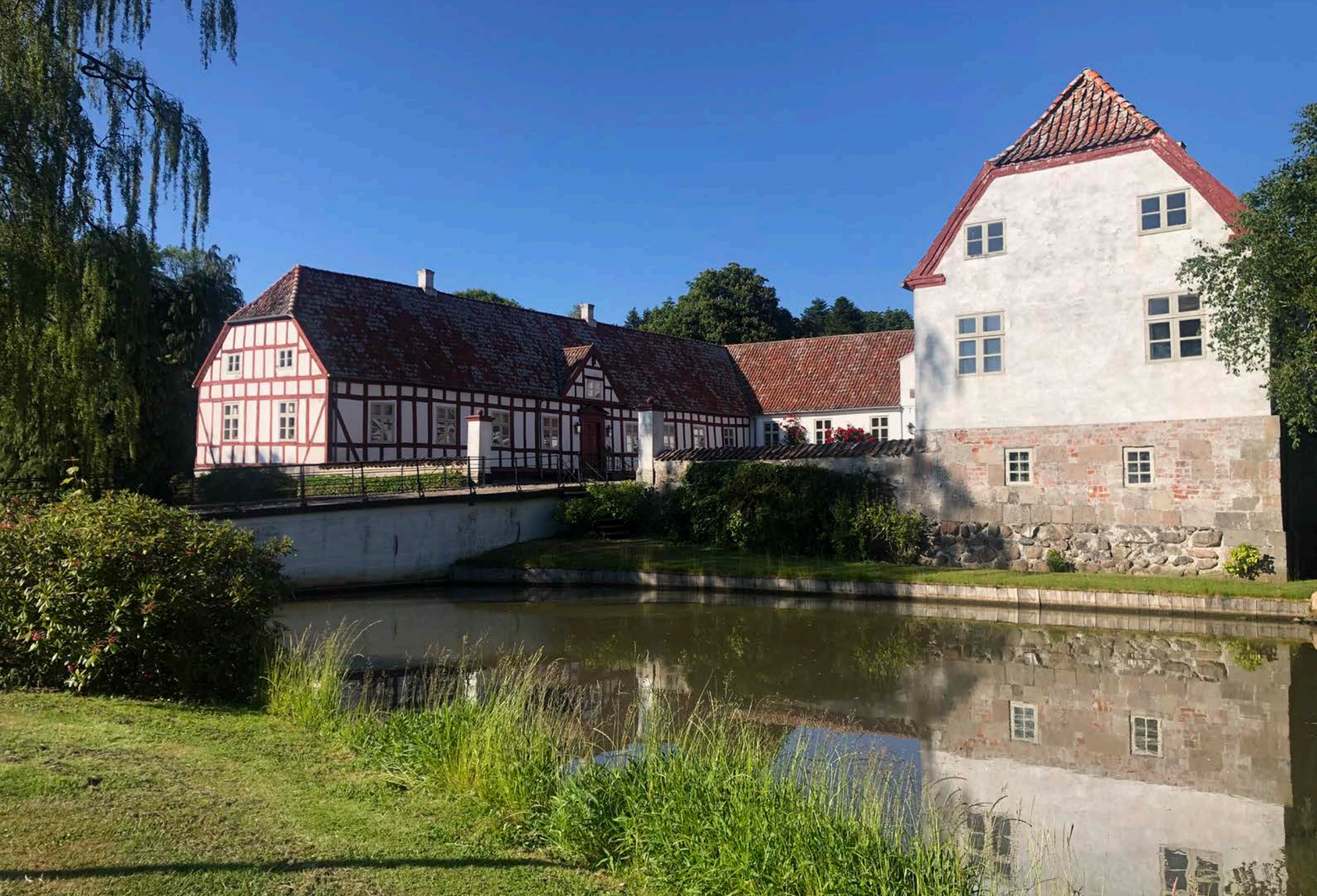 foto hof mit graben