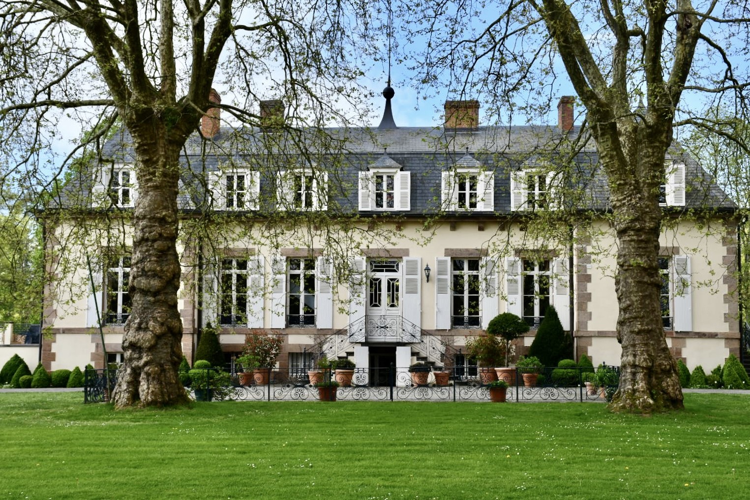 Schloss vorne ohne Autos j