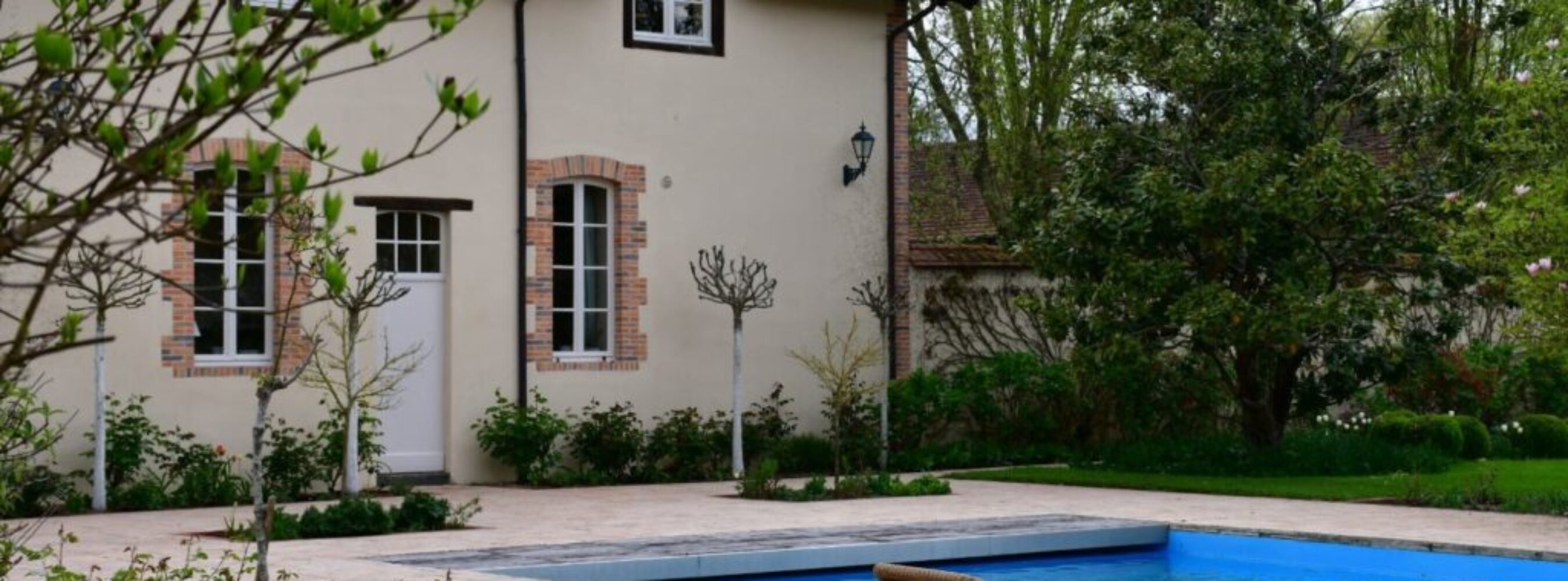 Swimmingpool hinter Gastehaus j